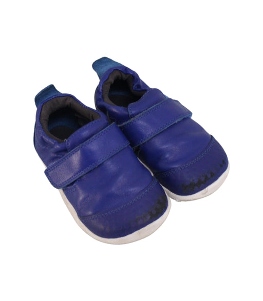 A Blue Sneakers from Bobux in size 12-18M for boy. (Front View)