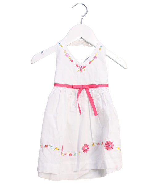 A White Sleeveless Dresses from Blueberi Boulevard in size 6-12M for girl. (Front View)
