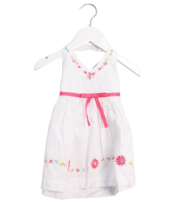 A White Sleeveless Dresses from Blueberi Boulevard in size 6-12M for girl. (Front View)