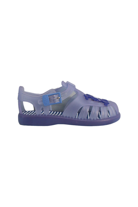 A Blue Sandals from Igor in size 4T for boy. (Back View)