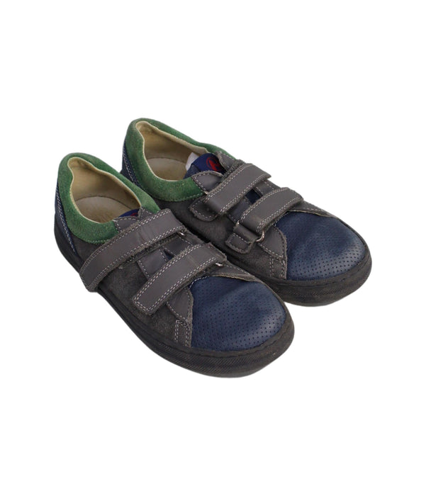 A Grey Sneakers from Naturino in size 7Y for boy. (Front View)