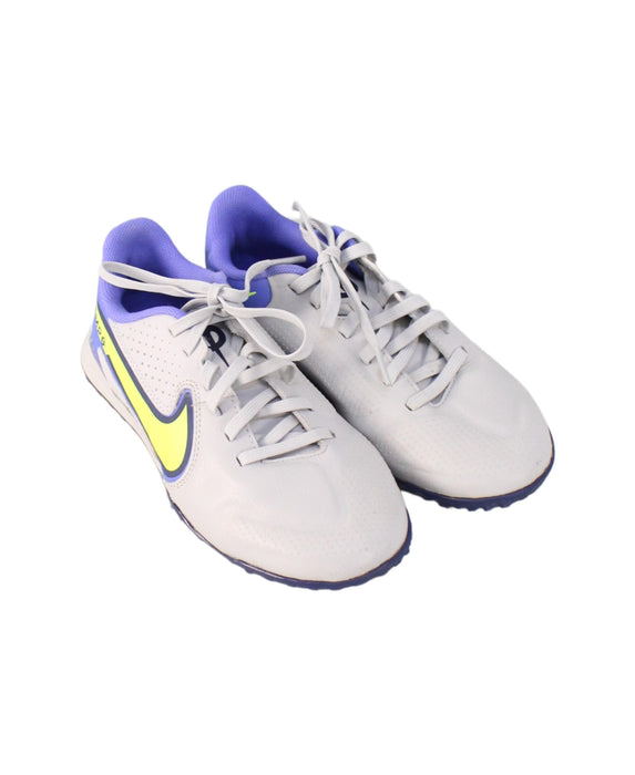 Nike Cleats/Soccer Shoes 7Y (EU32)