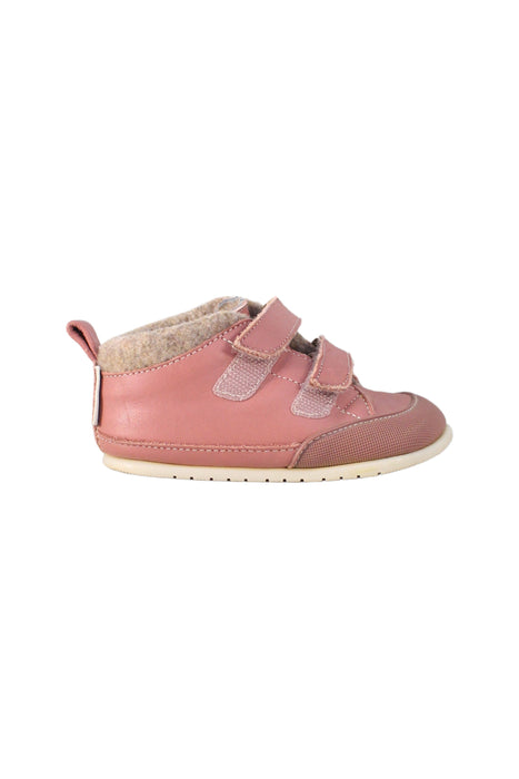 A Pink Sneakers from Zapato FEROZ in size 3T for girl. (Back View)