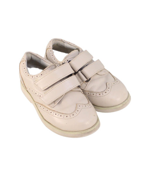 A Beige Dress Shoes from Nicholas & Bears in size 3T for girl. (Front View)