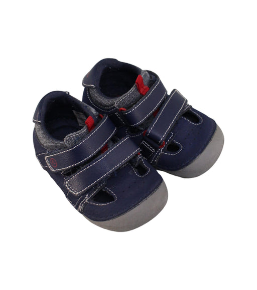 A Navy Sandals from Stride Rite in size 12-18M for boy. (Front View)