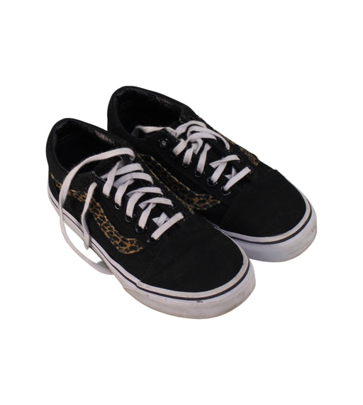 A Black Sneakers from Vans in size 6T for girl. (Front View)