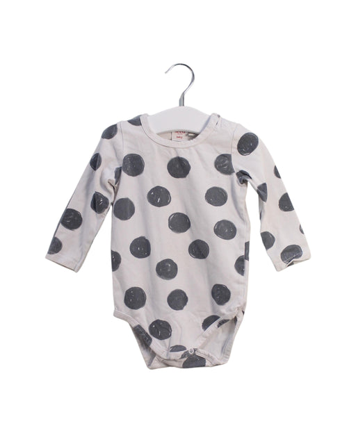 A Grey Long Sleeve Bodysuits from Seed in size 6-12M for girl. (Front View)