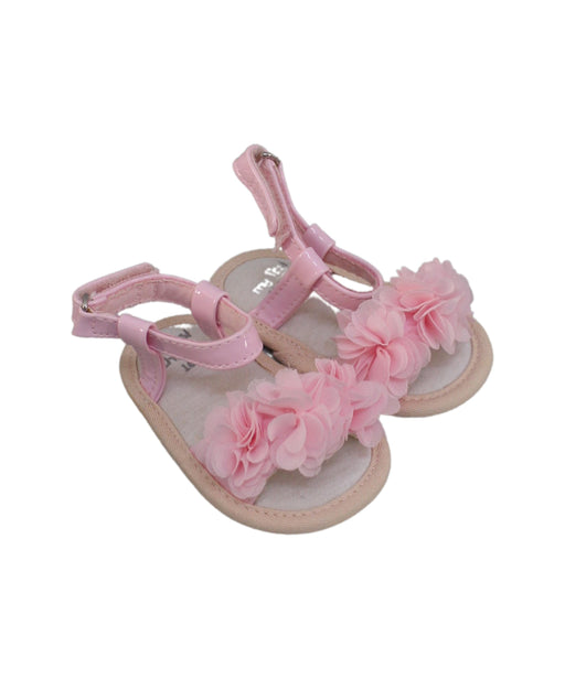 A Pink Sandals from Chicco in size Newborn for girl. (Front View)