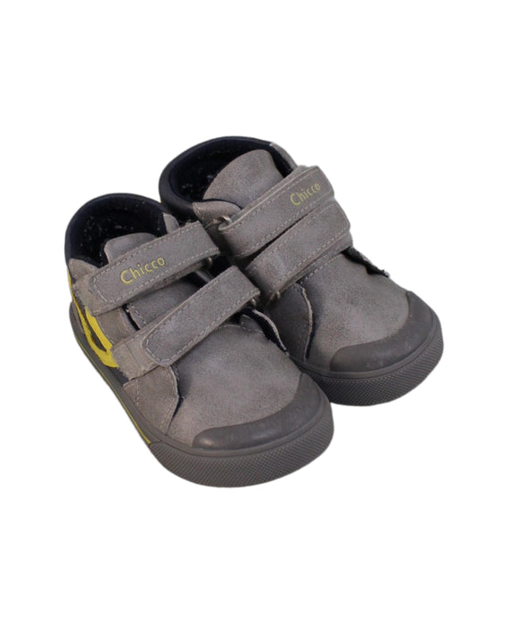 A Grey Sneakers from Chicco in size 18-24M for boy. (Front View)