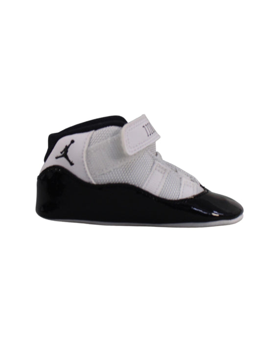 Air Jordan Sneakers 12-18M (EU19.5)