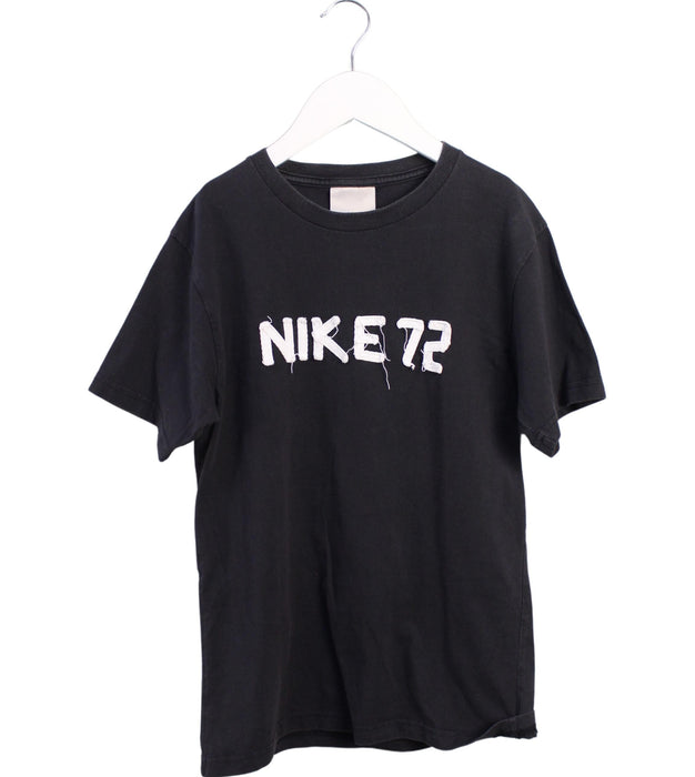A Black Short Sleeve T Shirts from Nike in size 10Y for boy. (Front View)