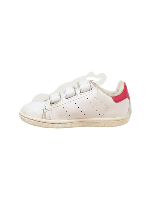 A White Sneakers from Adidas in size 3T for girl. (Front View)