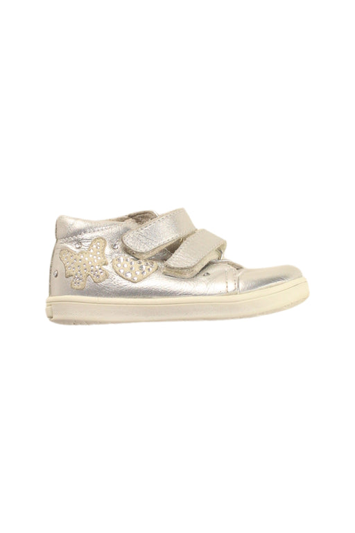 A Silver Sneakers from Ciao in size 12-18M for girl. (Front View)