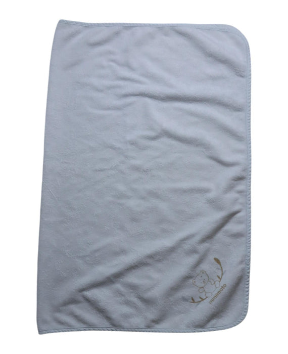 A Grey Blankets from Minimoto in size O/S for neutral. (Front View)