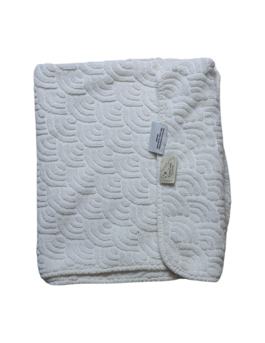 A White Blankets from Cam Cam Copenhagen in size O/S for neutral. (Back View)