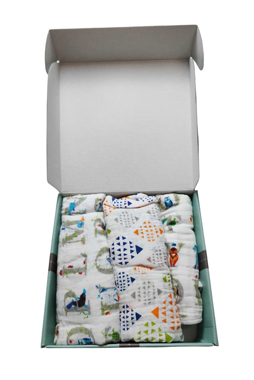 A White Swaddles from Aden & Anais in size O/S for neutral. (Front View)