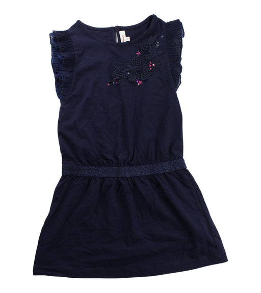 A Purple Short Sleeve Dresses from Catimini in size 6T for girl. (Front View)