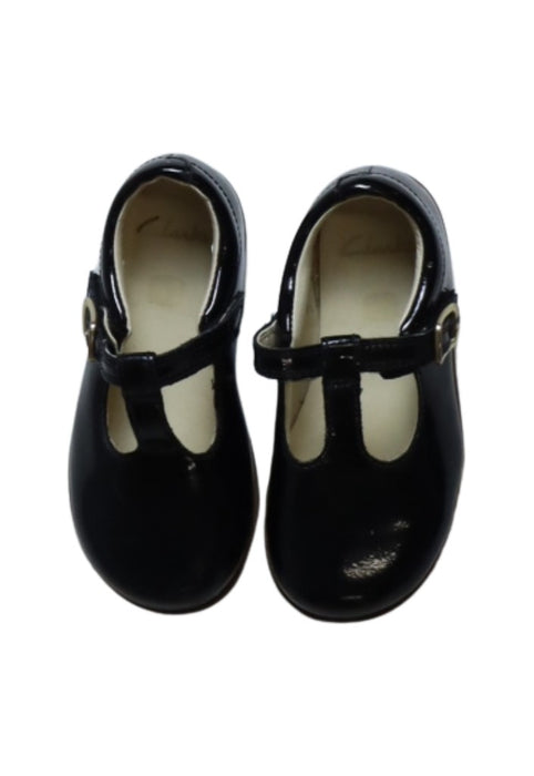 A Black Dress Shoes from Clarks in size 18-24M for girl. (Back View)