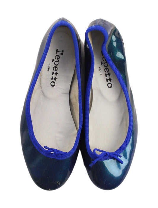 A Blue Flats from Repetto in size 7Y for girl. (Back View)