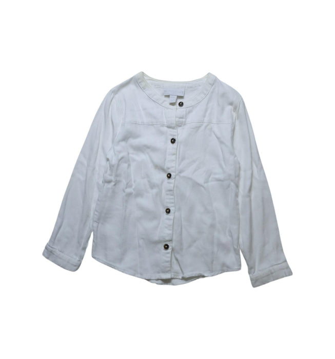 A White Long Sleeve Shirts from The Little White Company in size 5T for boy. (Front View)