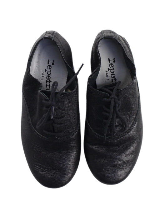 A Black Dress Shoes from Repetto in size 5T for boy. (Back View)