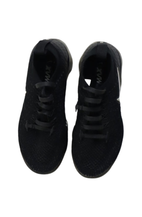 A Black Sneakers from Nike in size 10Y for boy. (Back View)