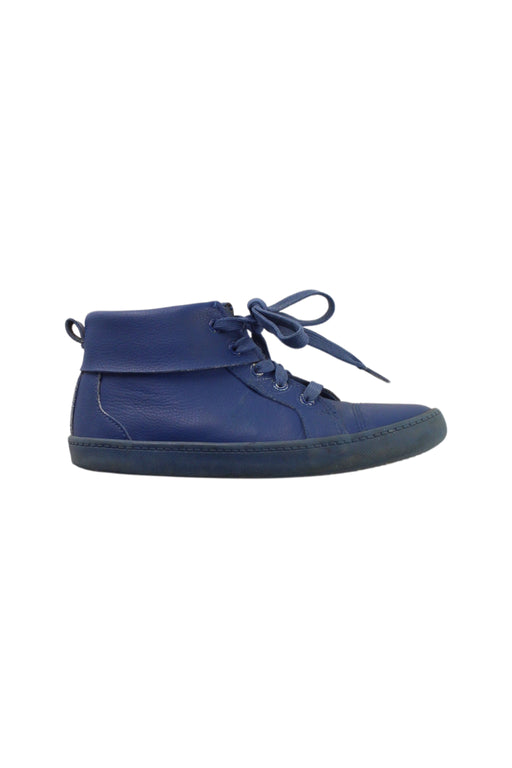 A Blue Sneakers from Clarks in size 7Y for boy. (Front View)