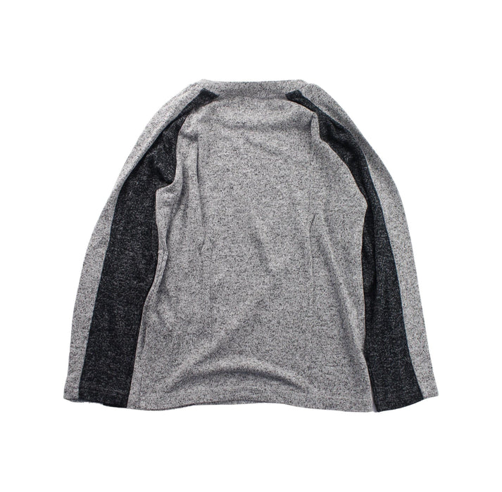 A Grey Long Sleeve T Shirts from Abercrombie & Fitch in size 5T for boy. (Back View)
