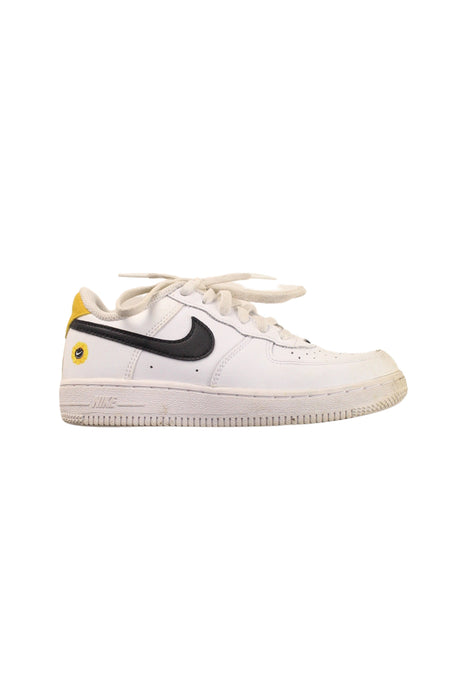 A White Sneakers from Nike in size 7Y for boy. (Front View)