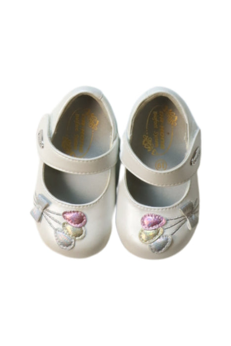 A White Flats from Dr. Kong in size 12-18M for girl. (Back View)
