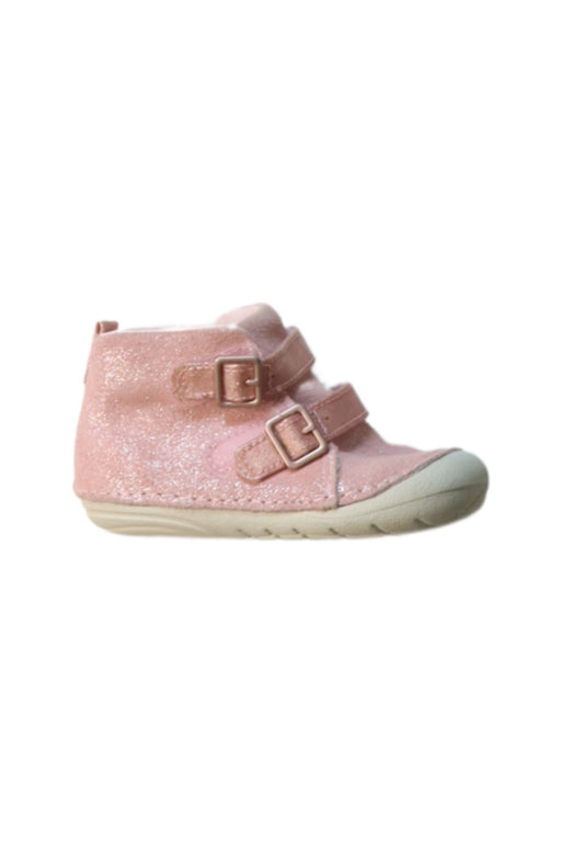 A Pink Sneakers from Stride Rite in size 12-18M for girl. (Front View)