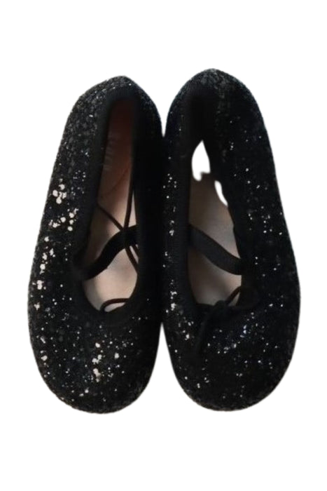 A Black Flats from Bloch in size 3T for girl. (Back View)