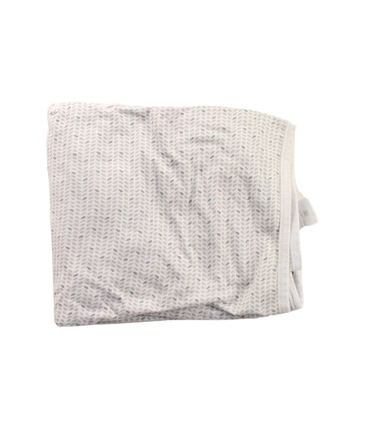 A White Blankets from Red Castle in size O/S for neutral. (Front View)