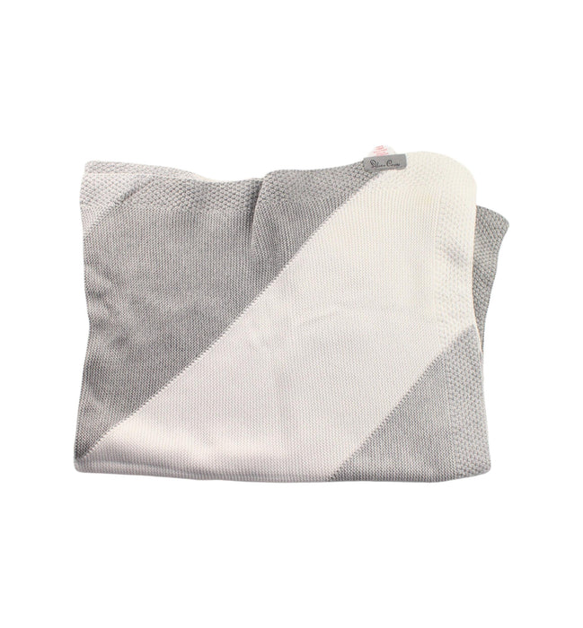 A Grey Blankets from Silver Cross in size O/S for neutral. (Front View)