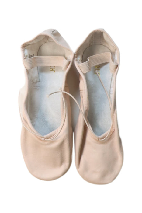 A Ivory Flats from Bloch in size 7Y for girl. (Back View)