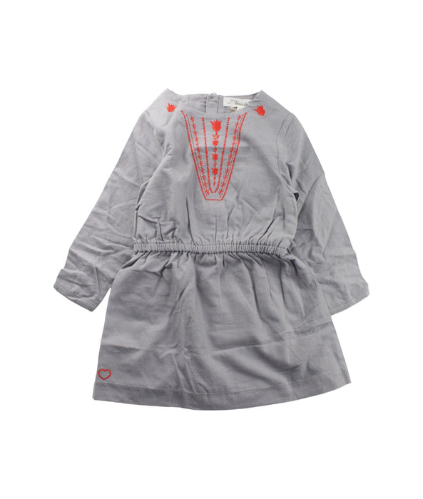 A Grey Long Sleeve Dresses from Château de Sable in size 4T for girl. (Front View)