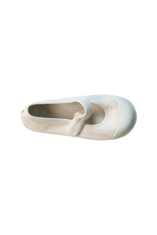 A White Flats from Jacadi in size 4T for girl. (Front View)