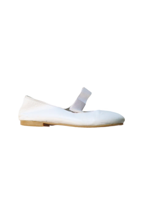 A White Flats from Jacadi in size 9Y for girl. (Front View)