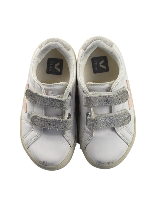 A White Sneakers from Veja in size 4T for boy. (Back View)