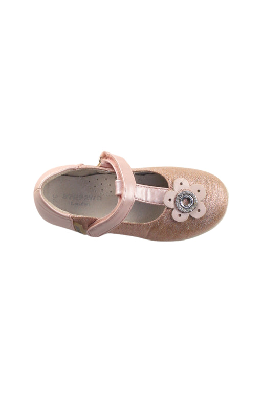 A Peach Flats from Step2wo in size 4T for girl. (Front View)