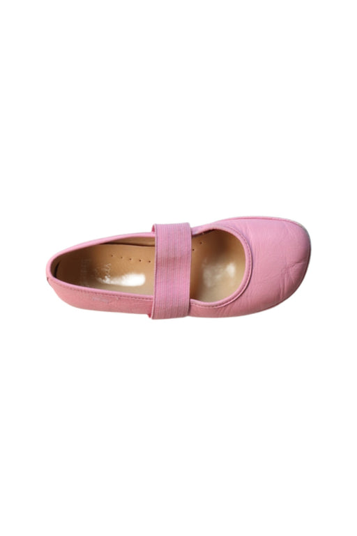 A Pink Flats from Camper in size 7Y for girl. (Front View)