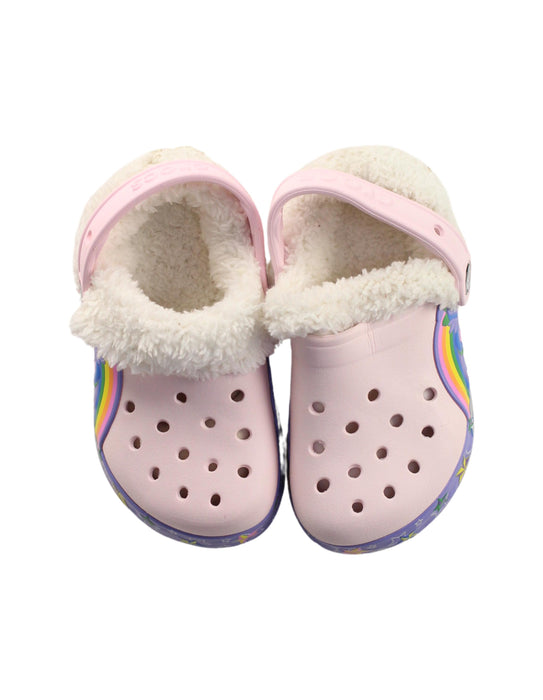 A Pink Sandals from Crocs in size 5T for girl. (Back View)