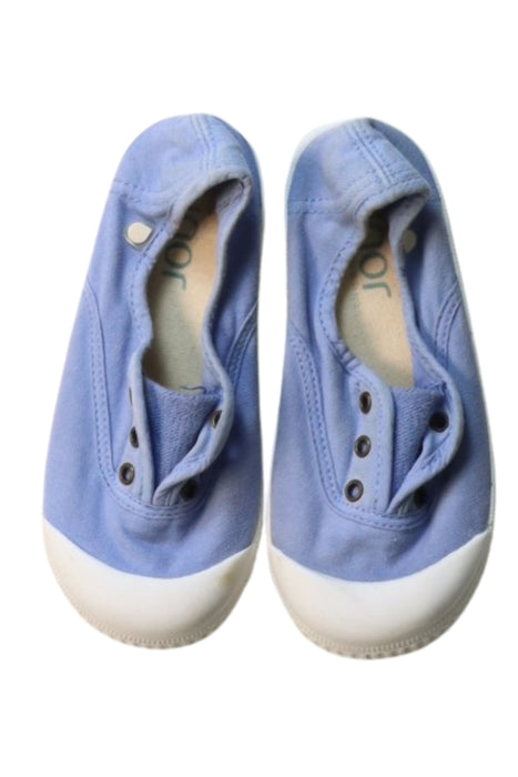 A Blue Slip Ons from Igor in size 4T for boy. (Back View)