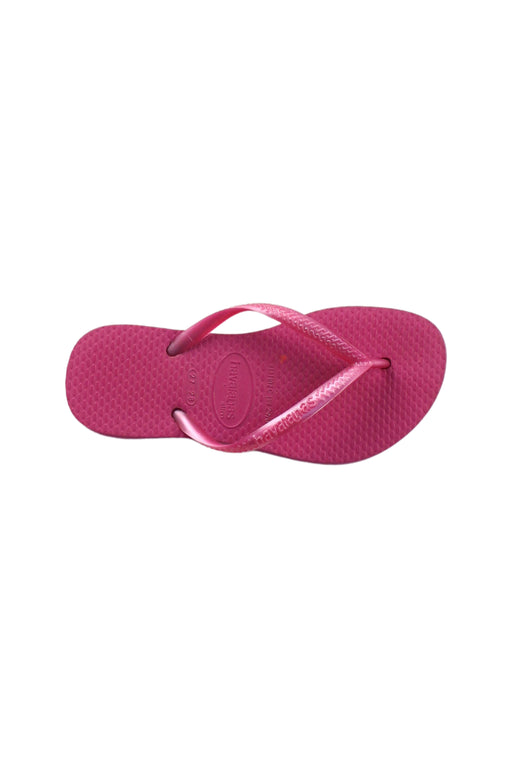 A Pink Flip Flops from Havaianas in size 5T for girl. (Front View)