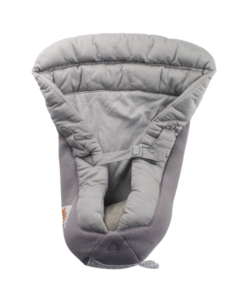 A Grey Baby Carriers from Ergobaby in size O/S for neutral. (Front View)