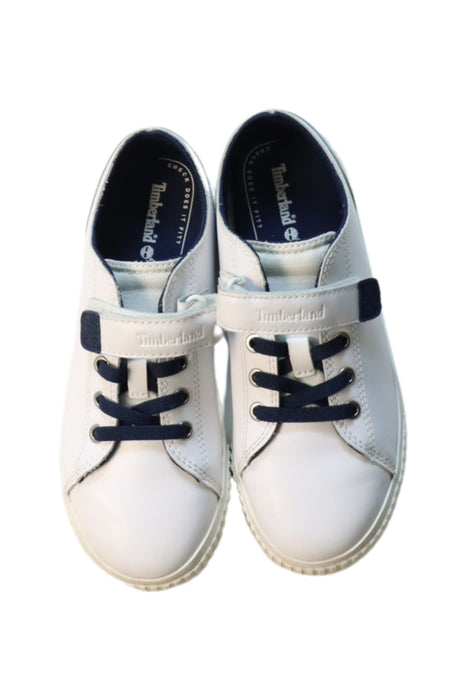 A White Sneakers from Timberland in size 9Y for boy. (Back View)