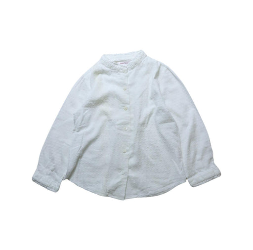 A White Long Sleeve Shirts from La Petite Caravane in size 4T for girl. (Front View)