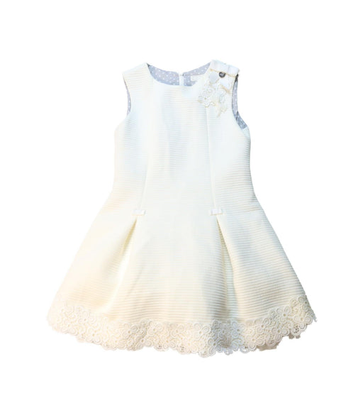A Ivory Sleeveless Dresses from Nicholas & Bears in size 6T for girl. (Front View)