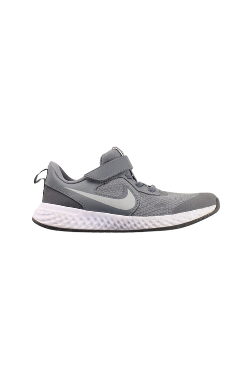 A Grey Sneakers from Nike in size 9Y for boy. (Front View)