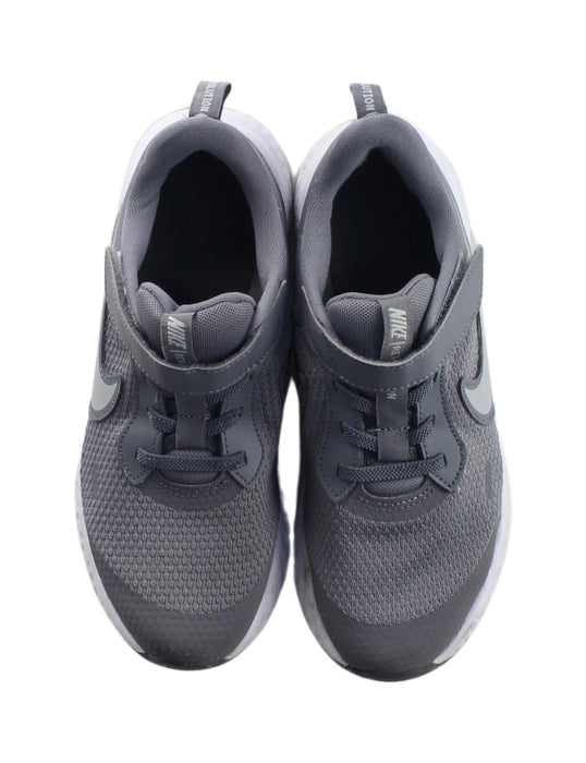 A Grey Sneakers from Nike in size 9Y for boy. (Back View)